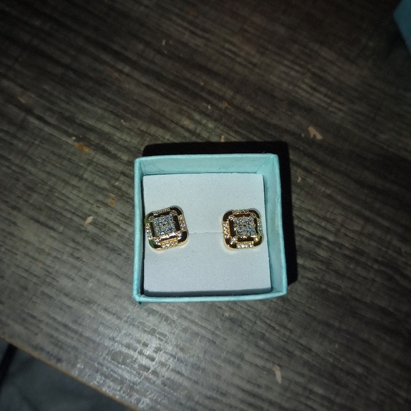 #15 Gold plated Earrings - Picture 2 of 3